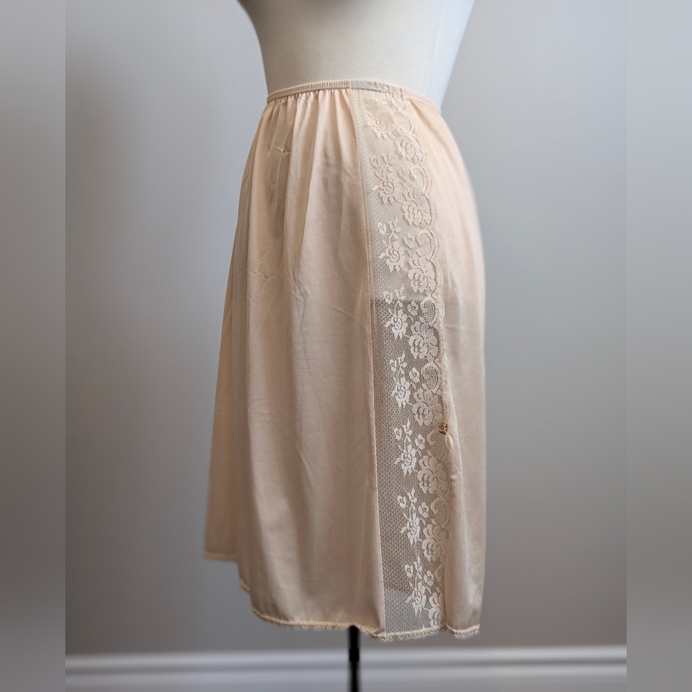 Vintage 1970s Cream Nude Nylon Slip Skirt Lace Romantic Delicate Rose Feminine